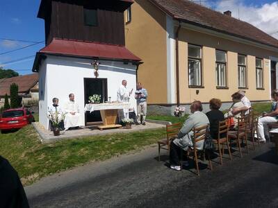 znovu-vysvcen-kaple-nejsvtj-trojice-2014