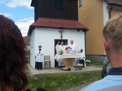 znovu-vysvcen-kaple-nejsvtj-trojice-2014