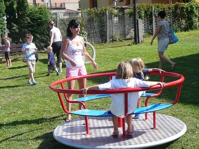 dtsk-hit-u-budovy-koly-v-ron-p-78