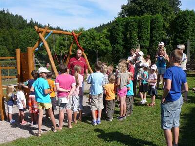 dtsk-hit-u-budovy-koly-v-ron-p-78