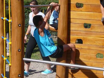 dtsk-hit-u-budovy-koly-v-ron-p-78