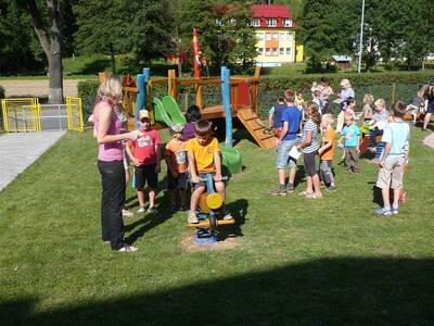 dtsk-hit-u-budovy-koly-v-ron-p-78