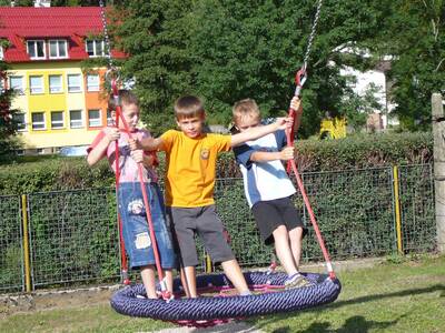 dtsk-hit-u-budovy-koly-v-ron-p-78