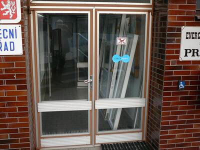 vmna-oken-a-dve-ron-p-8-rok-2012